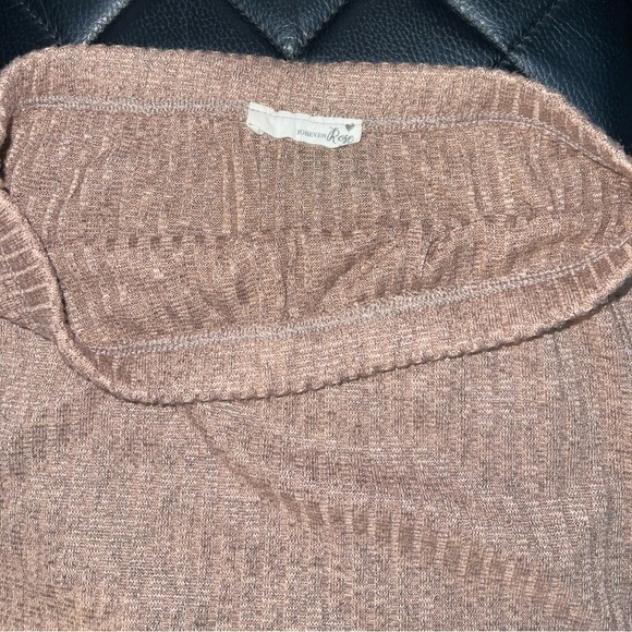 Skirt from FOREVER ROSE Size: XL ( runs small )Color: Beige. - Picture 3 of 3